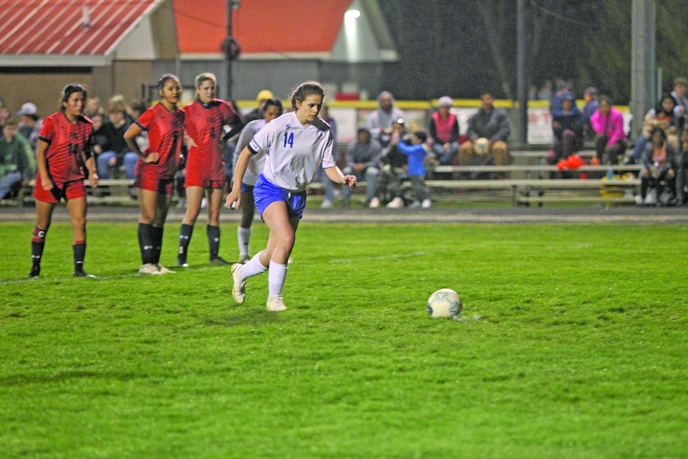 Photo by Christopher Lugo/Staff Highlands senior Julia Schmitt runs up for a penalty kick. Schmitt buried the ball in the net for her sole goal of the night. 