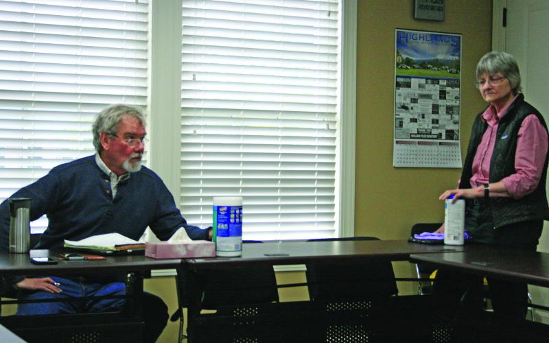 Mayor Patrick Taylor and commissioner Amy Patterson practice social distancing during their meeting on Monday.