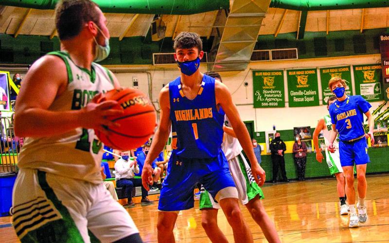 Highlands Lane Tingen (1) and Brent Sleight (3) defend the inbounds against Blue Ridge.