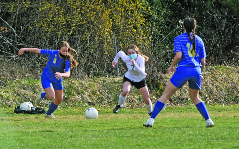 Highlands kept the offensive pressure on throughout a 7-0 win over Blue Ridge on Monday night.