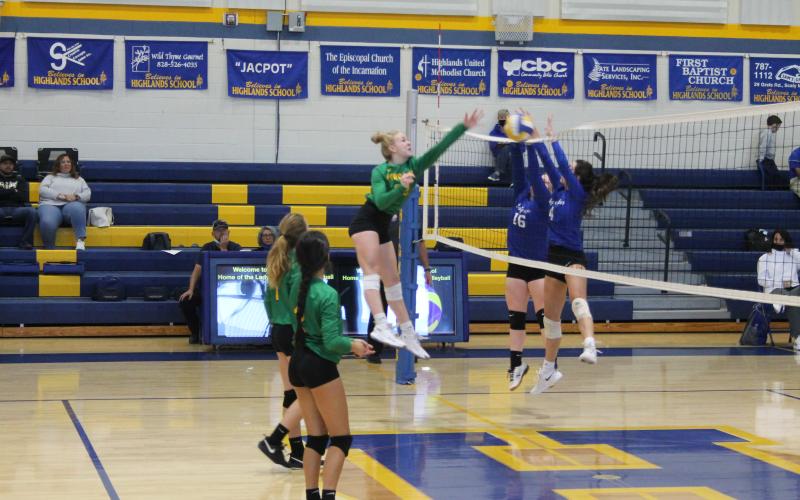 Photo by Christopher Smith/Staff Senior Rebecca Watson killing against Hiwassee.