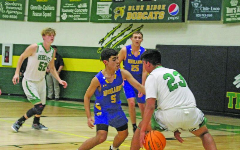 Photo by Michael O’Hearn/Staff Highlands’ Jeffrey Olvera defends against Blue Ridge on Dec. 14. The Highlanders won the game 63-35.