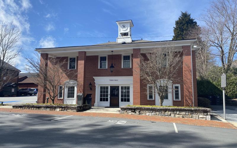 In the letter, Allen states that the Town of Highlands failed to provide adequate notice of the ordinance changes per N.C. Gen. Stat. § 160D-601(a).