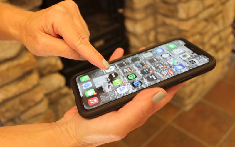 Photo by Christopher Lugo/Staff 64.1 percent of Highlands residents agreed that the summer months are when their cell service is the worst.