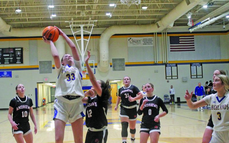 Highlands’ Hunter Conner (33) goes up for a shot as Charlotte Westendorf (3) gets in position to rebound against Andrews on Wednesday night.