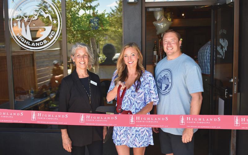 Amber Mull officially opens the brewery’s doors with her husband Eric Cahill and Chamber Executive Director Kay McHan.