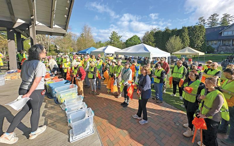 Tina Rogers informs participants about the format of the Plateau Pickup at the 2025 event at Kelsey-Hutchinson Founders Park.  |  Photo courtesy of Highlands Chamber