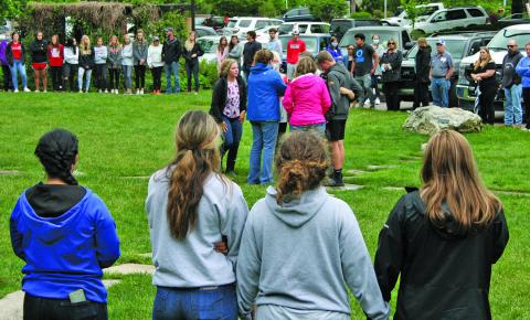 A prayer circle was held Tuesday night in honor of David and Dawn Head,of Scaly Mountain, who were killed in a traffic accident on Saturday in Clayton, Georgia.