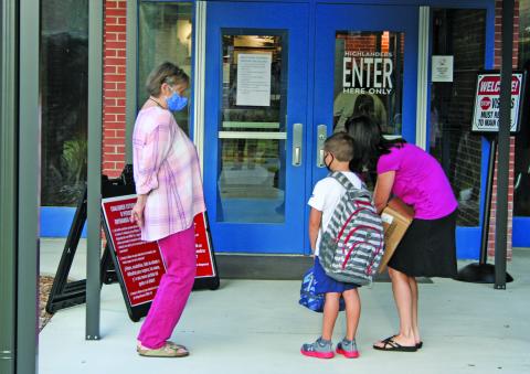 Students and parents are advised to read and respond to the COVID-19 checklist prior to entering Highlands School each day.
