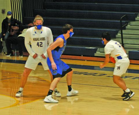 Highlands Jeffrey Olvera (5) drives around a screen from Gig Chalker (42) during the first quarter of their game against Hiwassee Dam on Wednesday, Jan. 13.