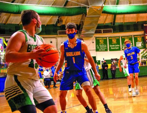 Highlands Lane Tingen (1) and Brent Sleight (3) defend the inbounds against Blue Ridge.