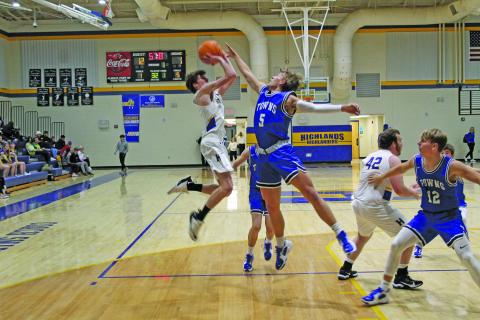 Photo by Christopher Lugo/Staff HHS junior Kaden Mitchell goes up for a shot against Towns County, Friday night. 