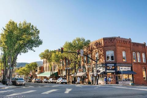 Brevard is a small mountain town one hour away from Highlands. The elevation for the town is 2,231 feet and the population is 7,744 according to the most recent census data.