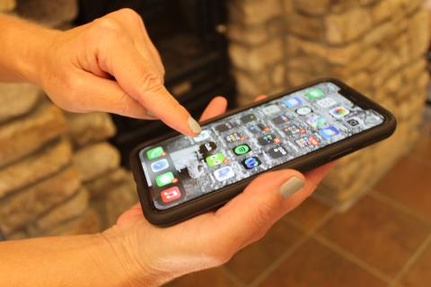 Photo by Christopher Lugo/Staff 64.1 percent of Highlands residents agreed that the summer months are when their cell service is the worst. 