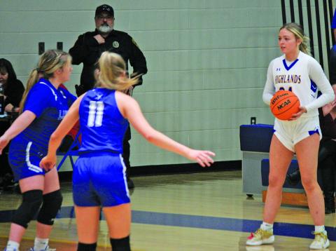 Bella Wilson (34) surveys the Hiwassee Dam defense during their game on Tuesday night.