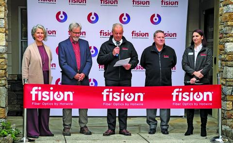 Highlands Chamber of Commerce Executive Director Kaye McHan and Mayor Patrick Taylor joined representatives from Fision by Hotwire for a ribbon cutting ceremony in front of the Highlands office.