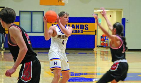 Highlands’ JD Head (4) looks for an open teammate between Andrews defenders during their basketball game on Tuesday night.