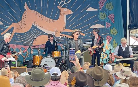 The Wallflowers headlined the 2025 Highlands Food and Wine Main Event.