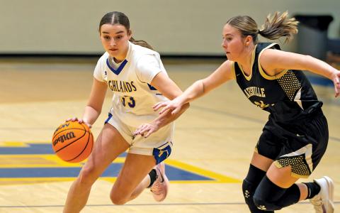 Highlands’ Hunter Conner (33) recorded a triple-double with 13 points, 13 rebounds, and 10 blocks against Hayesville on Dec. 5.  |  Photo courtesy of Todd Sumner
