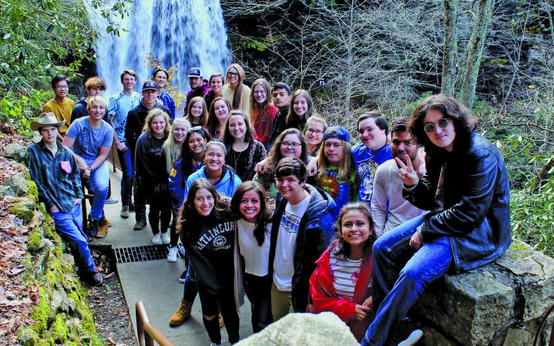 Highlands School class of 2020 at Dry Falls.