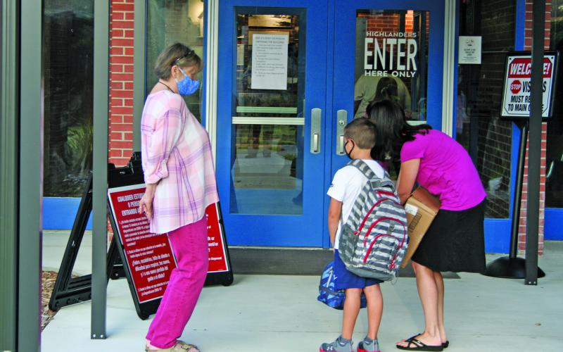 Students and parents are advised to read and respond to the COVID-19 checklist prior to entering Highlands School each day.