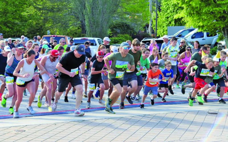 Runners take off during the 2021 Twilight 5k